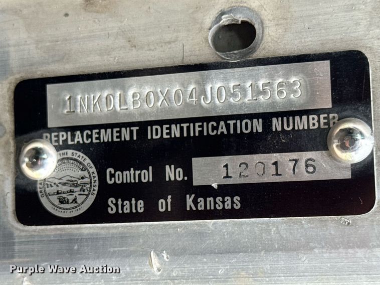 image for item EQ1416 2004 Kenworth T800 roll-off container truck