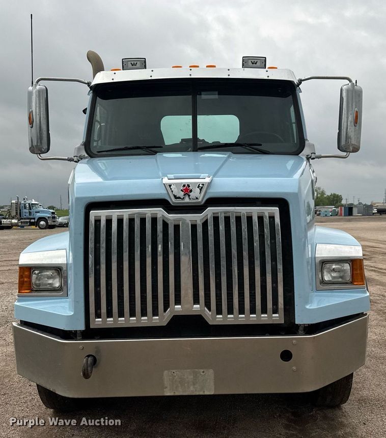 image for item EQ1420 2019 Western Star 4700SB semi truck