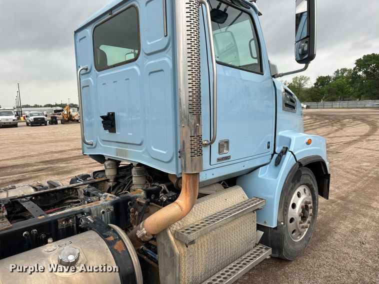 image for item EQ1420 2019 Western Star 4700SB semi truck