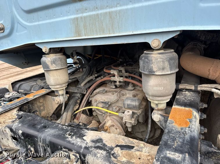 image for item EQ1420 2019 Western Star 4700SB semi truck