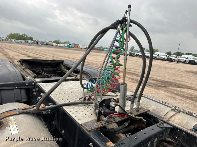 image for item EQ1420 2019 Western Star 4700SB semi truck