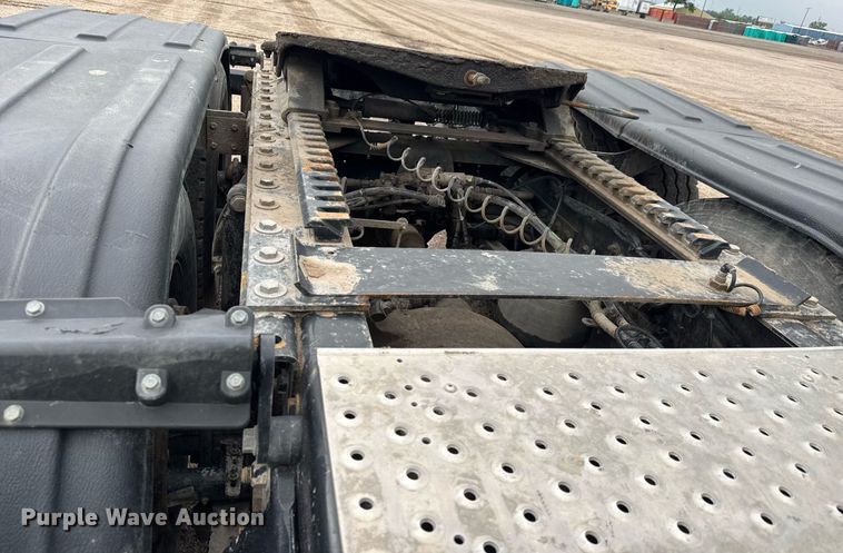 image for item EQ1420 2019 Western Star 4700SB semi truck