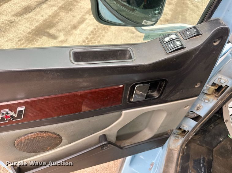 image for item EQ1420 2019 Western Star 4700SB semi truck