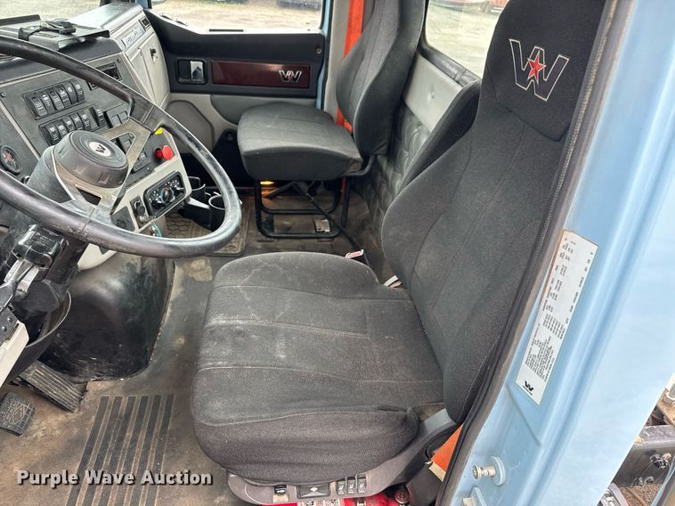 image for item EQ1420 2019 Western Star 4700SB semi truck