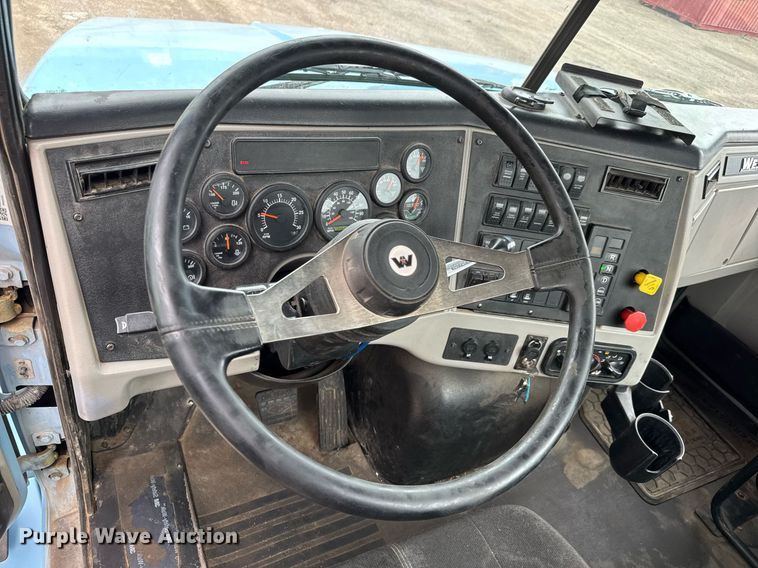 image for item EQ1420 2019 Western Star 4700SB semi truck