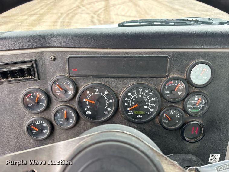 image for item EQ1420 2019 Western Star 4700SB semi truck