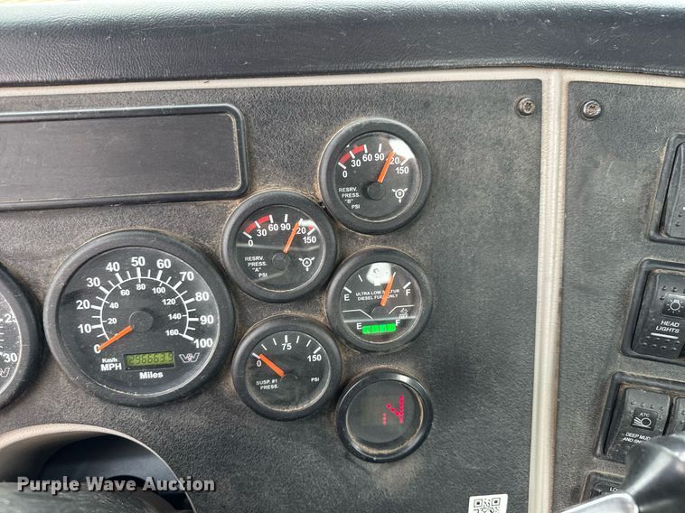 image for item EQ1420 2019 Western Star 4700SB semi truck