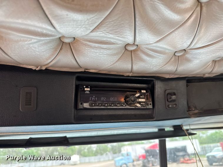 image for item EQ1420 2019 Western Star 4700SB semi truck