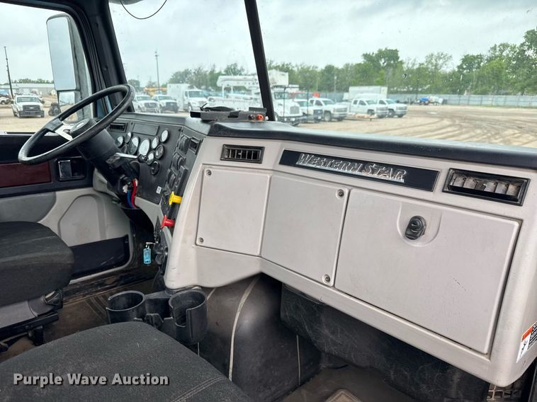 image for item EQ1420 2019 Western Star 4700SB semi truck
