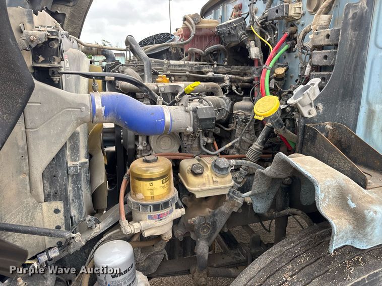 image for item EQ1420 2019 Western Star 4700SB semi truck