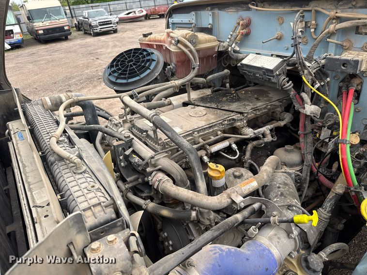 image for item EQ1420 2019 Western Star 4700SB semi truck