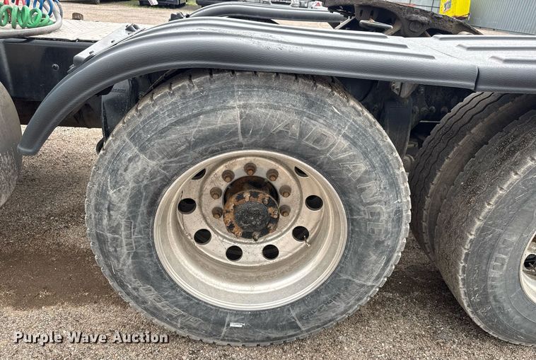 image for item EQ1420 2019 Western Star 4700SB semi truck