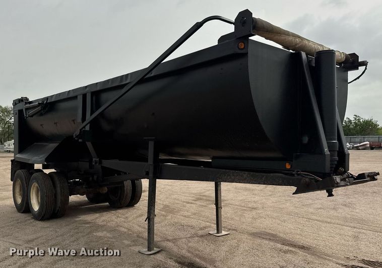 image for item EQ1422 1996 Clement RKHS2621 end dump trailer