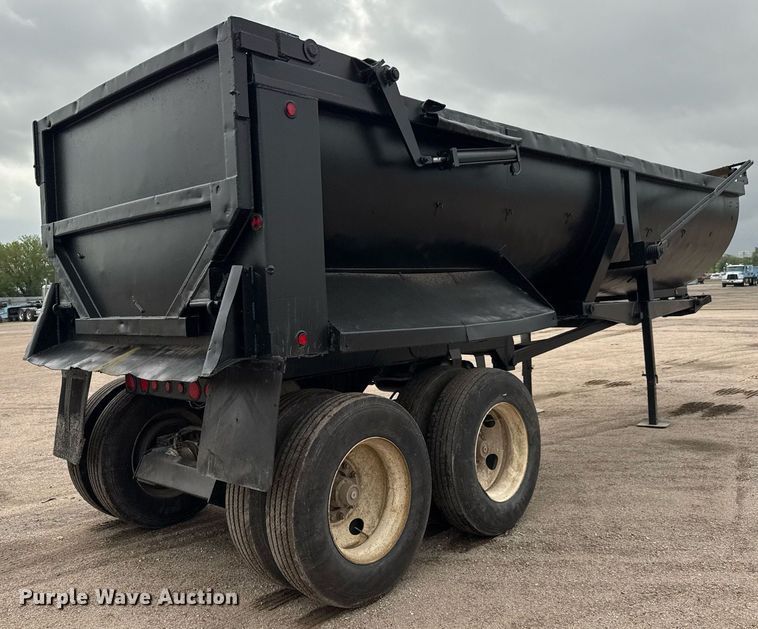 image for item EQ1422 1996 Clement RKHS2621 end dump trailer
