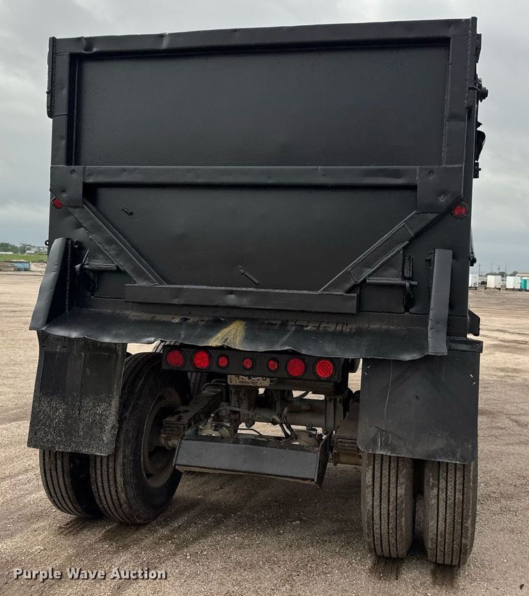 image for item EQ1422 1996 Clement RKHS2621 end dump trailer