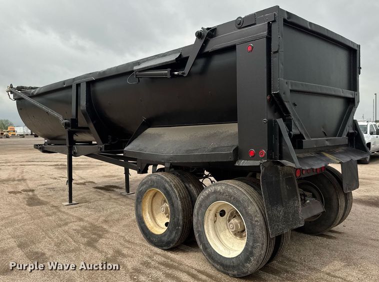 image for item EQ1422 1996 Clement RKHS2621 end dump trailer