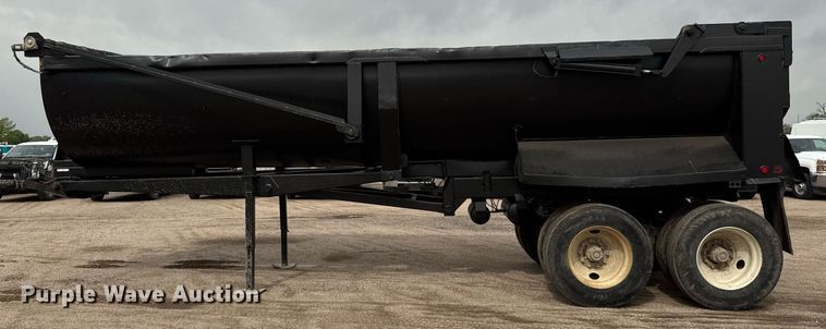image for item EQ1422 1996 Clement RKHS2621 end dump trailer