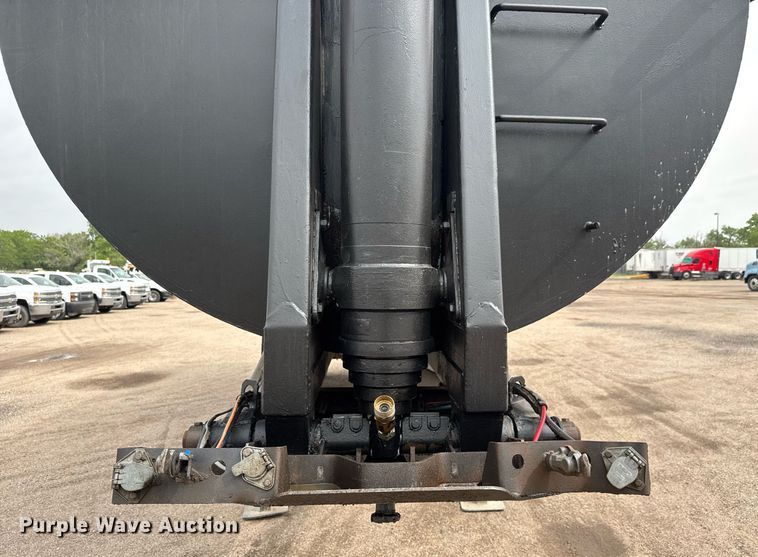 image for item EQ1422 1996 Clement RKHS2621 end dump trailer