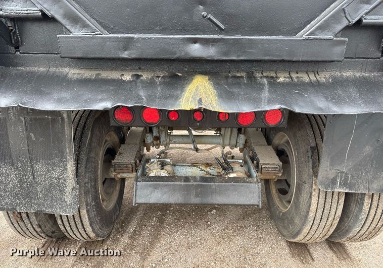 image for item EQ1422 1996 Clement RKHS2621 end dump trailer