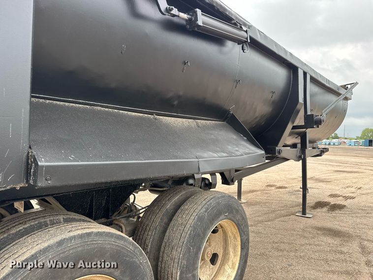 image for item EQ1422 1996 Clement RKHS2621 end dump trailer