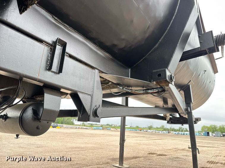 image for item EQ1422 1996 Clement RKHS2621 end dump trailer