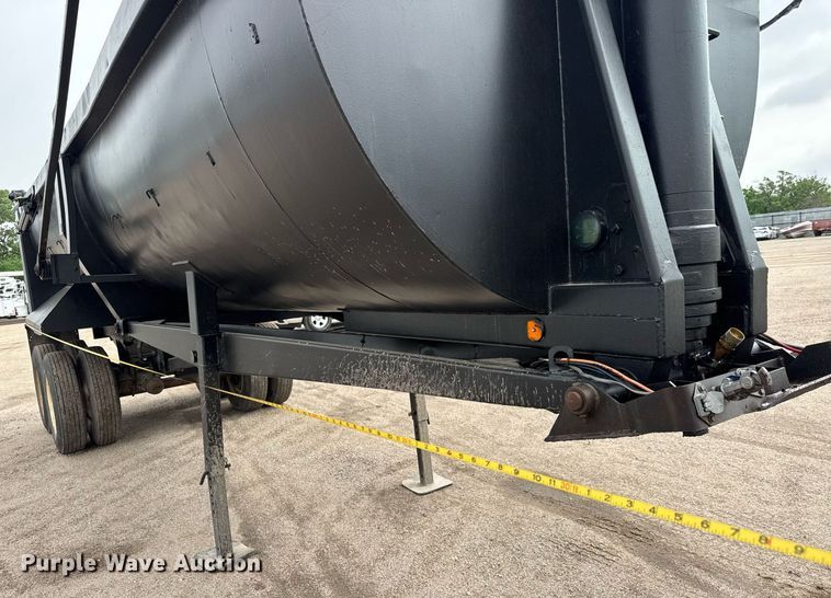 image for item EQ1422 1996 Clement RKHS2621 end dump trailer