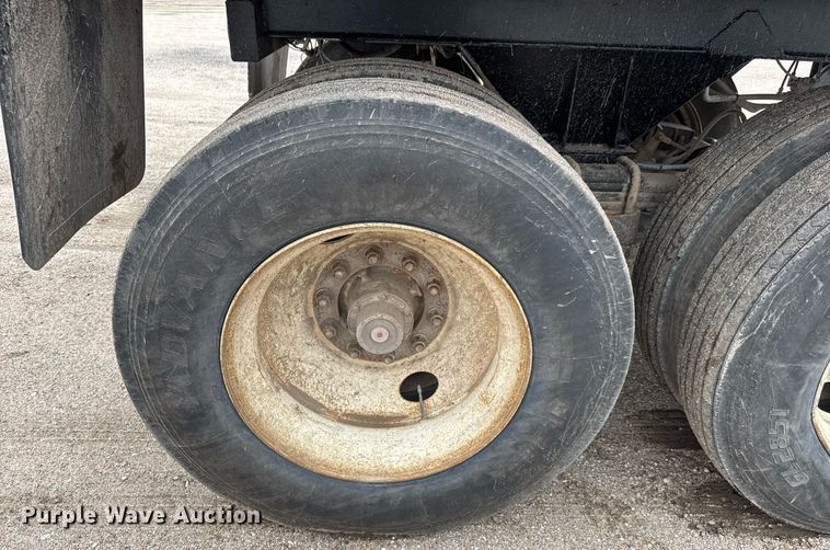 image for item EQ1422 1996 Clement RKHS2621 end dump trailer