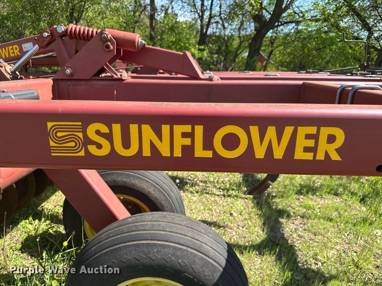 image for item EQ1435 Sunflower 4212 mulch finisher