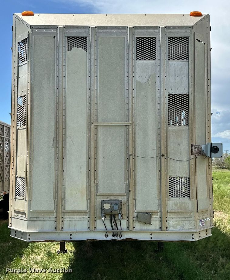 image for item EQ4657 1999 Barrett livestock trailer