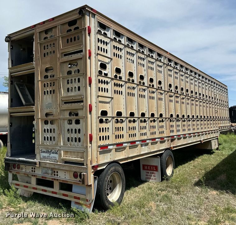 image for item EQ4657 1999 Barrett livestock trailer