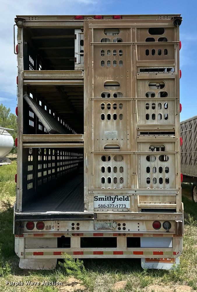 image for item EQ4657 1999 Barrett livestock trailer