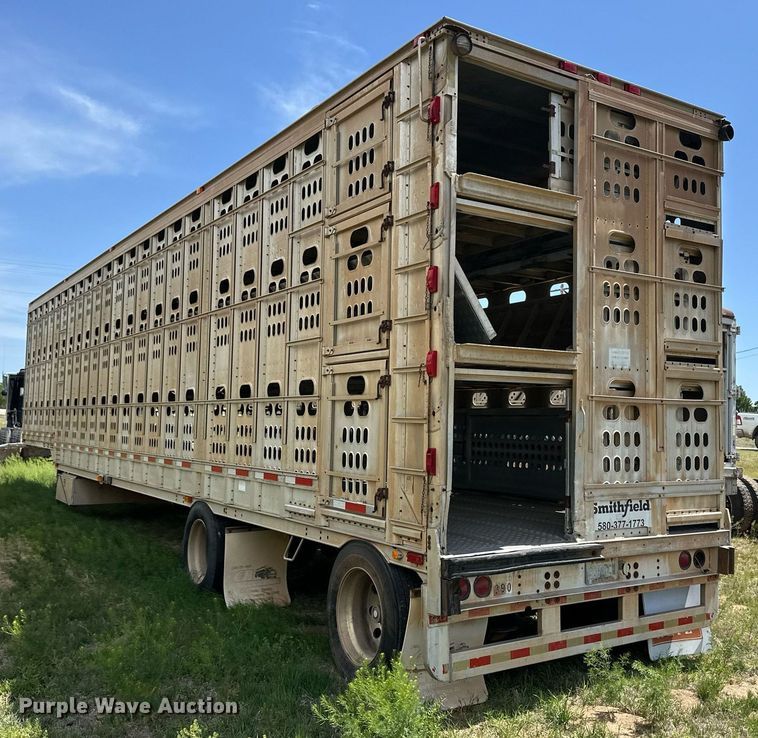 image for item EQ4657 1999 Barrett livestock trailer