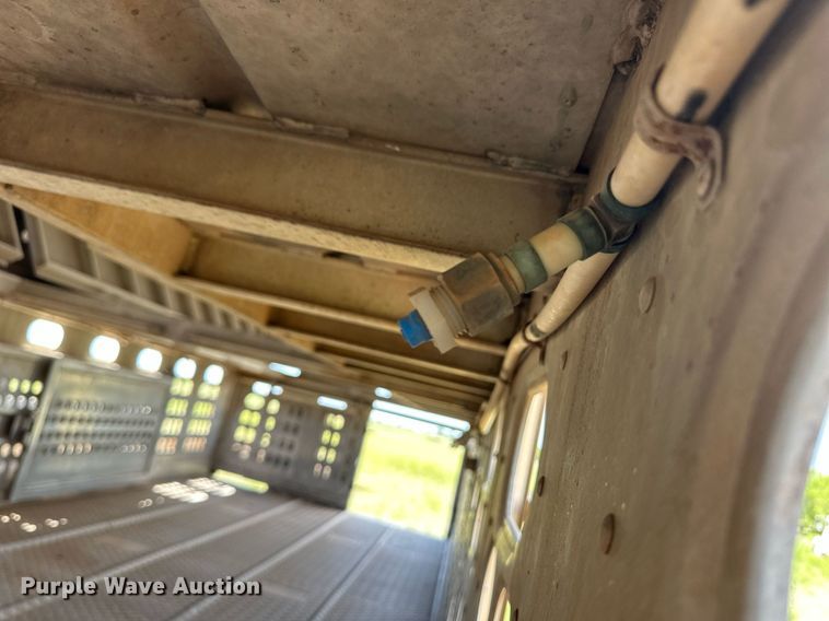 image for item EQ4657 1999 Barrett livestock trailer