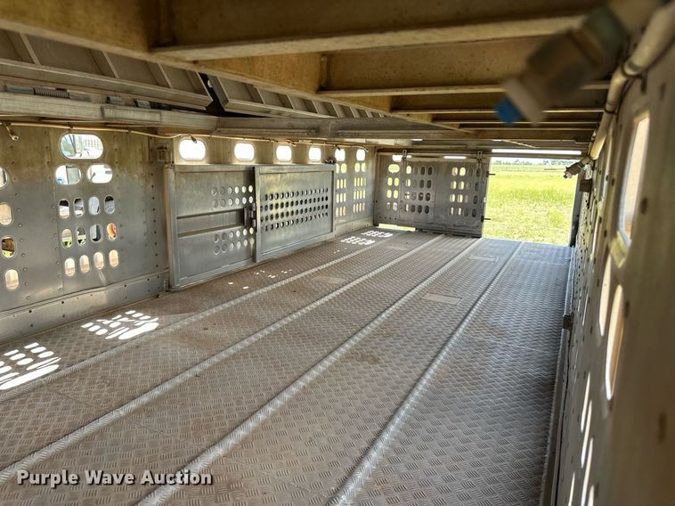 image for item EQ4657 1999 Barrett livestock trailer