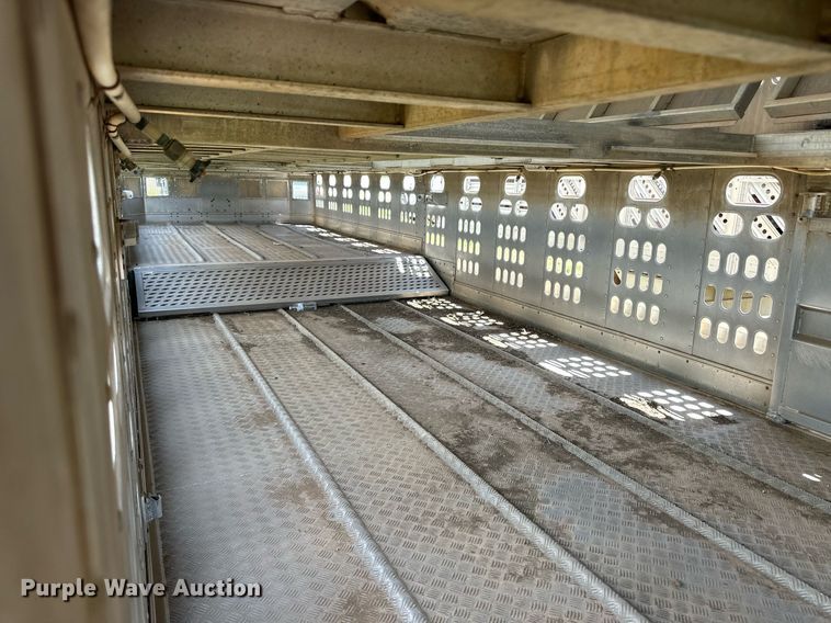 image for item EQ4657 1999 Barrett livestock trailer