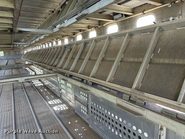 image for item EQ4657 1999 Barrett livestock trailer