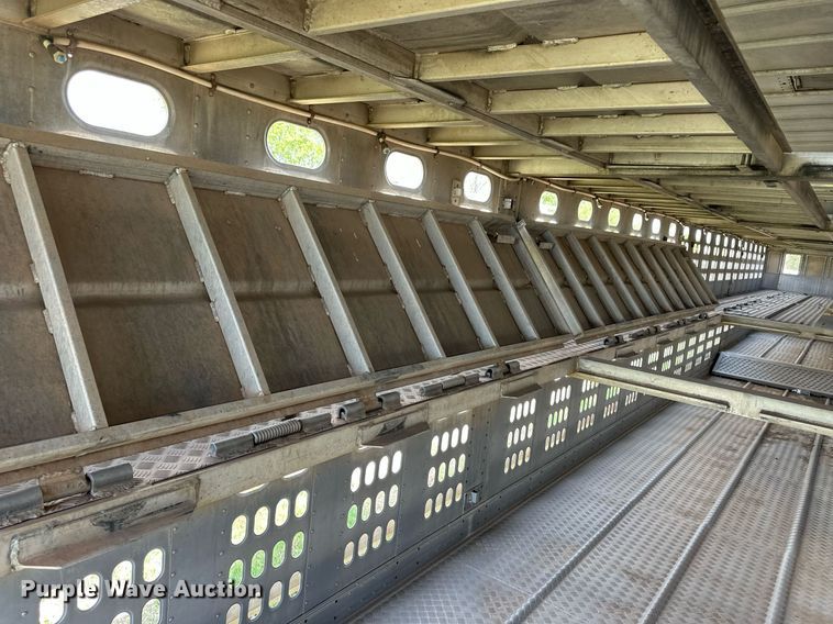 image for item EQ4657 1999 Barrett livestock trailer