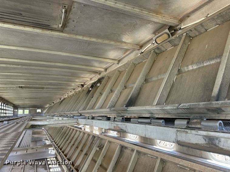 image for item EQ4657 1999 Barrett livestock trailer