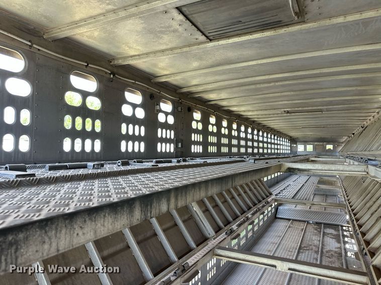 image for item EQ4657 1999 Barrett livestock trailer