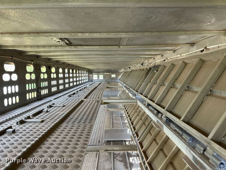 image for item EQ4657 1999 Barrett livestock trailer