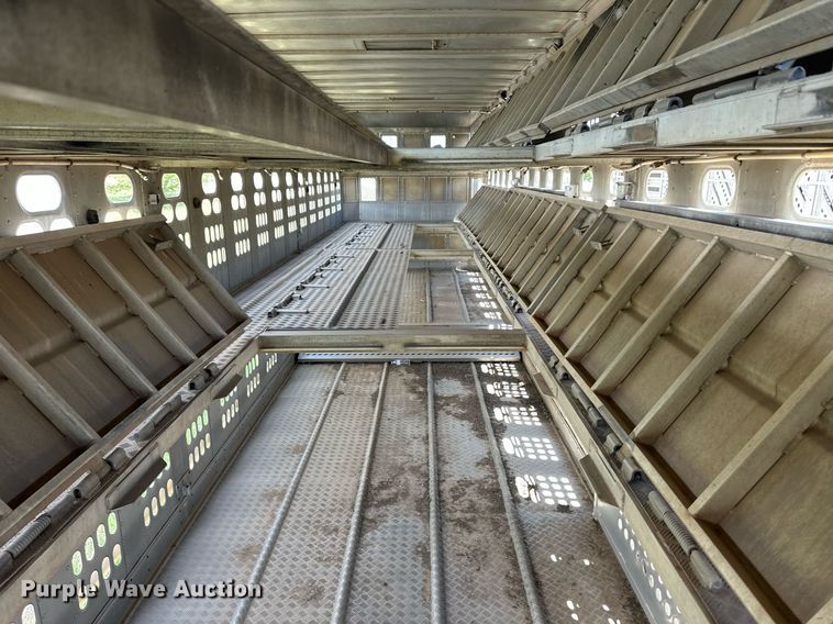 image for item EQ4657 1999 Barrett livestock trailer