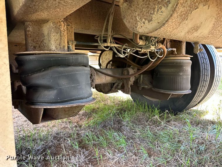 image for item EQ4657 1999 Barrett livestock trailer