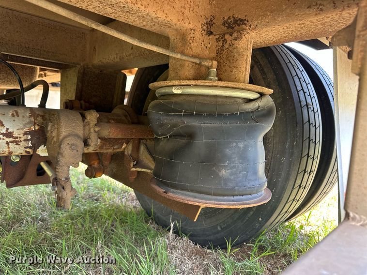 image for item EQ4657 1999 Barrett livestock trailer