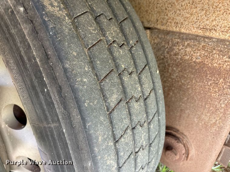 image for item EQ4657 1999 Barrett livestock trailer