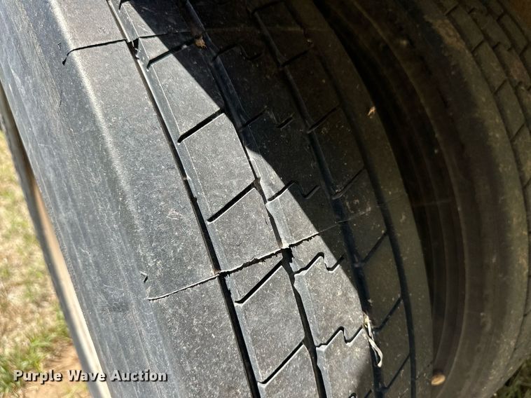 image for item EQ4657 1999 Barrett livestock trailer