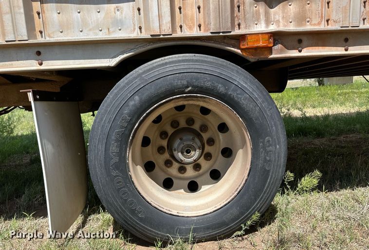 image for item EQ4657 1999 Barrett livestock trailer