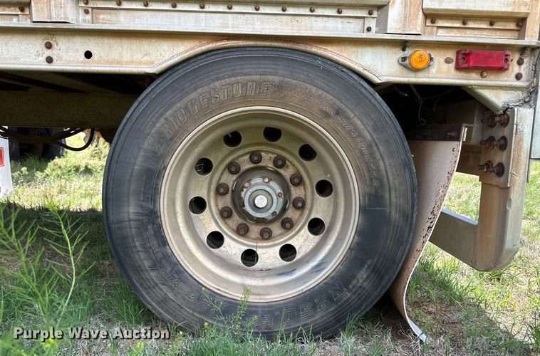 image for item EQ4657 1999 Barrett livestock trailer
