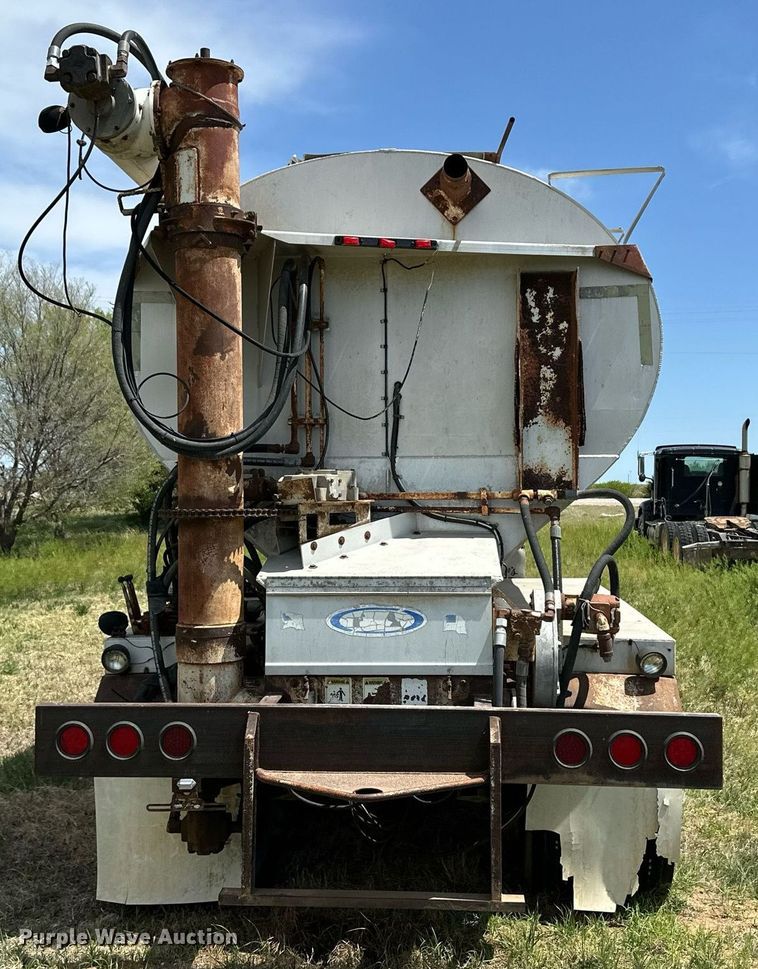 image for item EQ4658 1996 Ledwell Bulkfeed feed delivery trailer