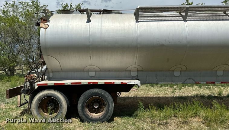 image for item EQ4658 1996 Ledwell Bulkfeed feed delivery trailer