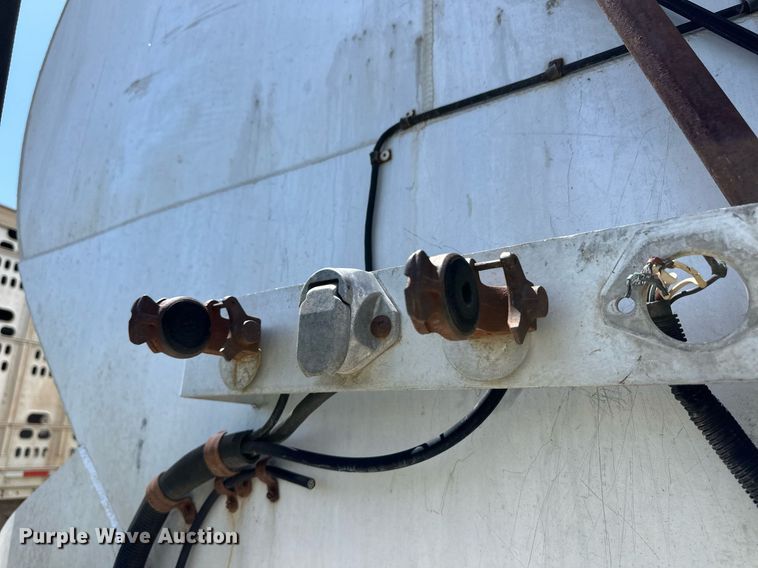 image for item EQ4658 1996 Ledwell Bulkfeed feed delivery trailer